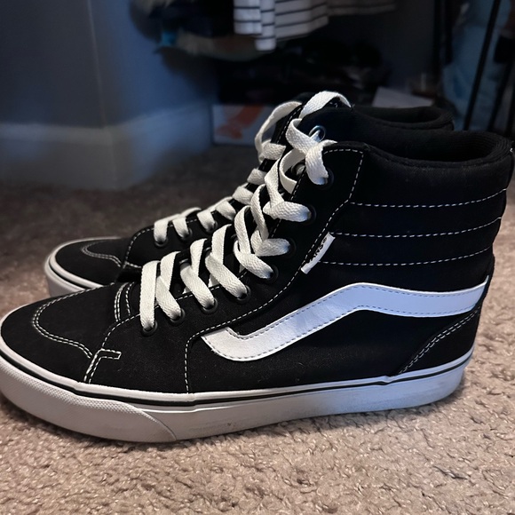 Women’s 8.5 High Top Classic Vans - Picture 6 of 7